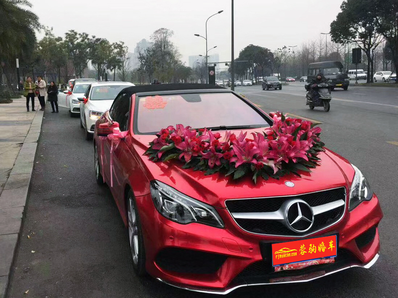 奔驰e敞篷主婚车